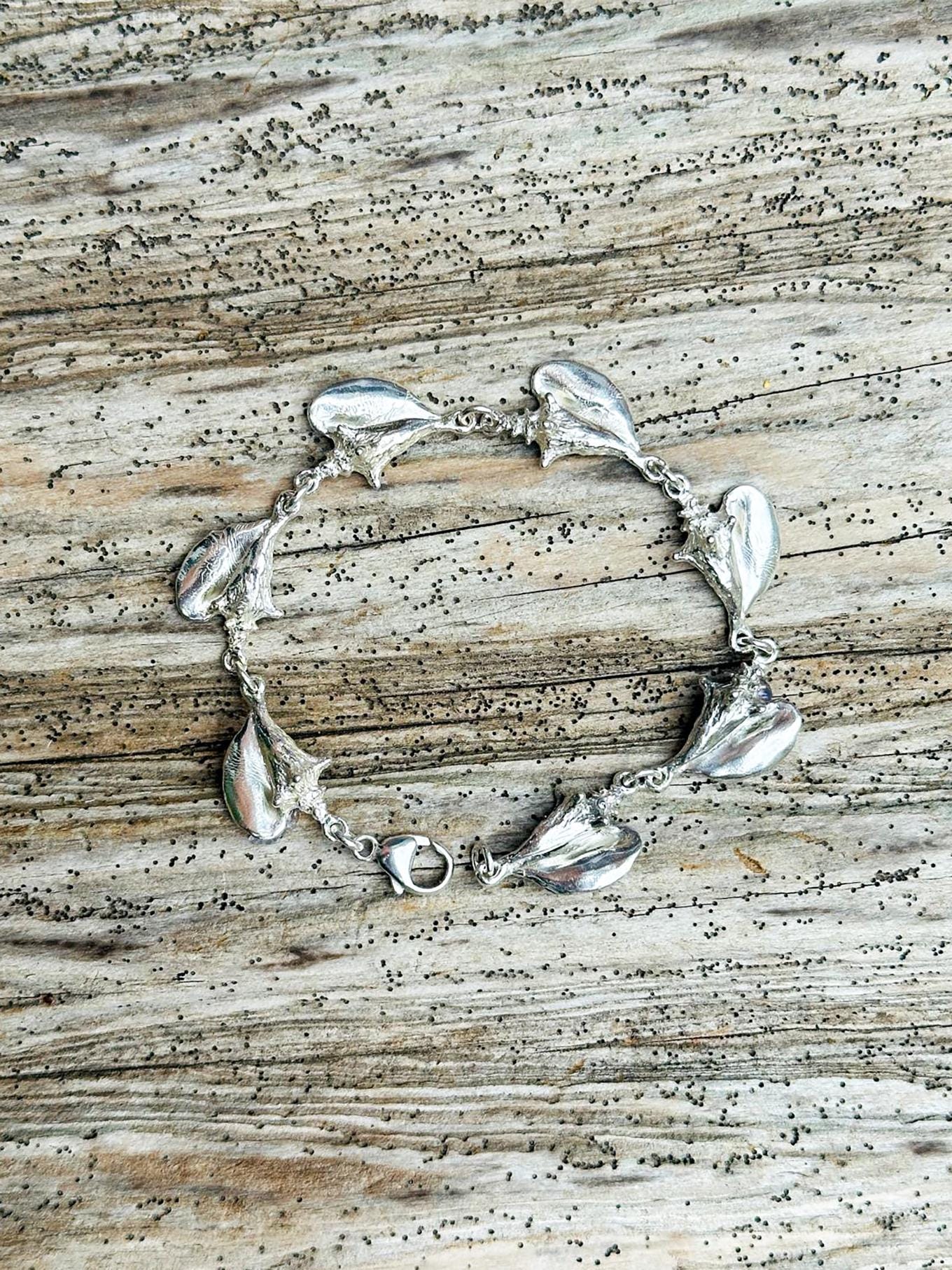 Sterling Silver Seashell/Conch Charm Bracelet | Size: 7.5 Inches